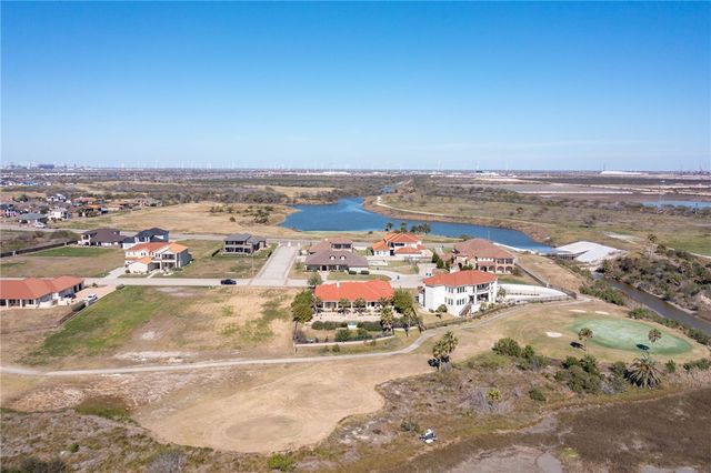 112 Baypoint Dr, Portland, TX 78374