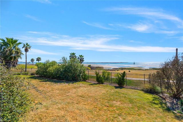 112 Baypoint Dr, Portland, TX 78374