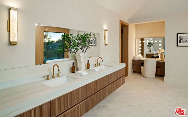 565 Toyopa Drive, Pacific Palisades (los Angeles), CA 90272