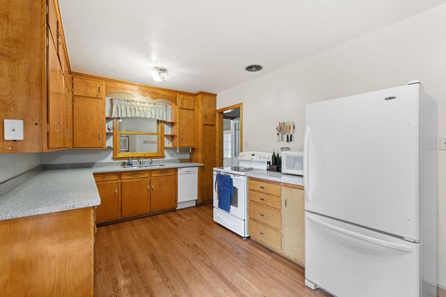 1405 Belmont Lane W, Roseville, MN 55113