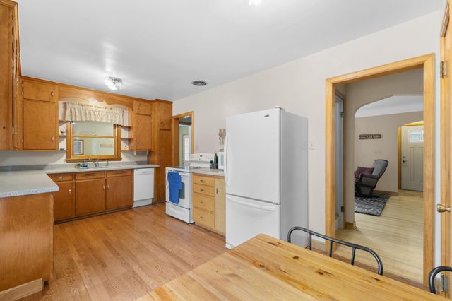 1405 Belmont Lane W, Roseville, MN 55113