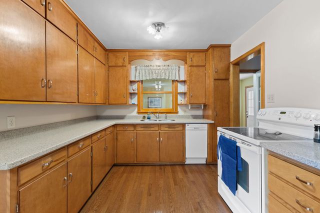 1405 Belmont Lane W, Roseville, MN 55113