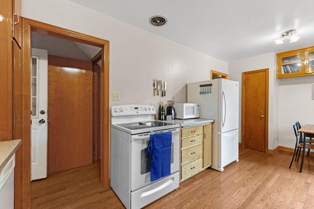 1405 Belmont Lane W, Roseville, MN 55113