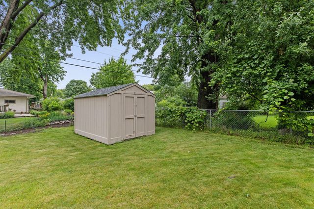 1405 Belmont Lane W, Roseville, MN 55113