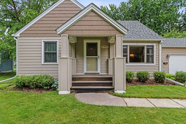 1405 Belmont Lane W, Roseville, MN 55113