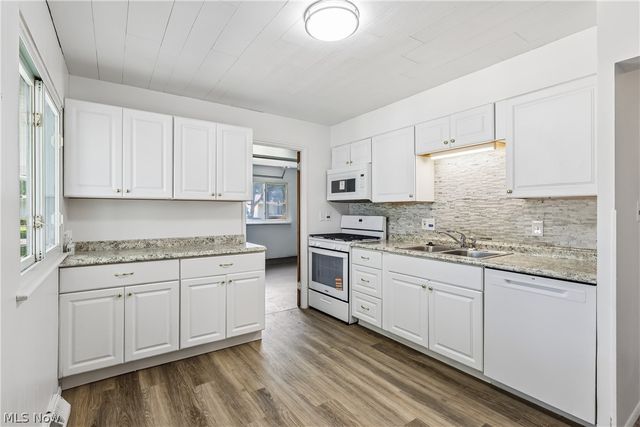 9011 Manorford Drive, Cleveland, OH 44130