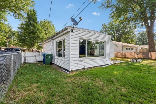 9011 Manorford Drive, Cleveland, OH 44130