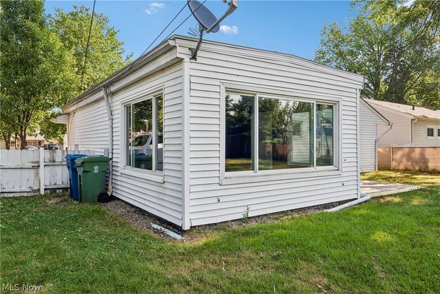 9011 Manorford Drive, Cleveland, OH 44130