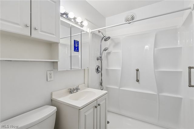 9011 Manorford Drive, Cleveland, OH 44130