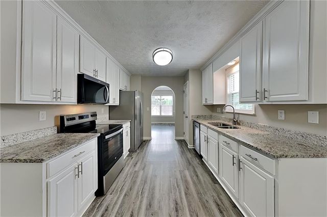 658 Castlebrooke Way, Lawrenceville, GA 30045