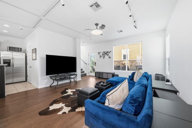 1817 Carlson DR 37C, Austin, TX 78741