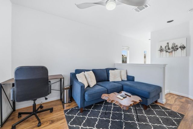 1817 Carlson DR 37C, Austin, TX 78741