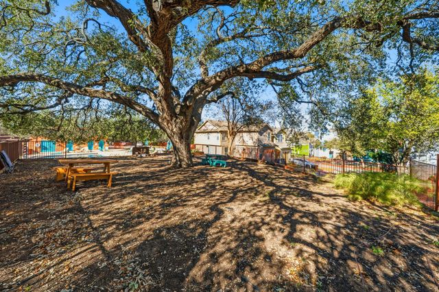 1817 Carlson DR 37C, Austin, TX 78741