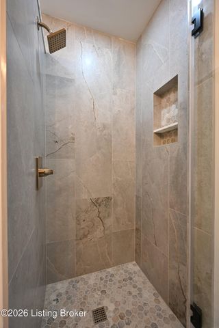 2224 Wynnewood Cir, Louisville, KY 40222