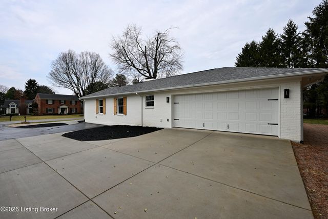 2224 Wynnewood Cir, Louisville, KY 40222