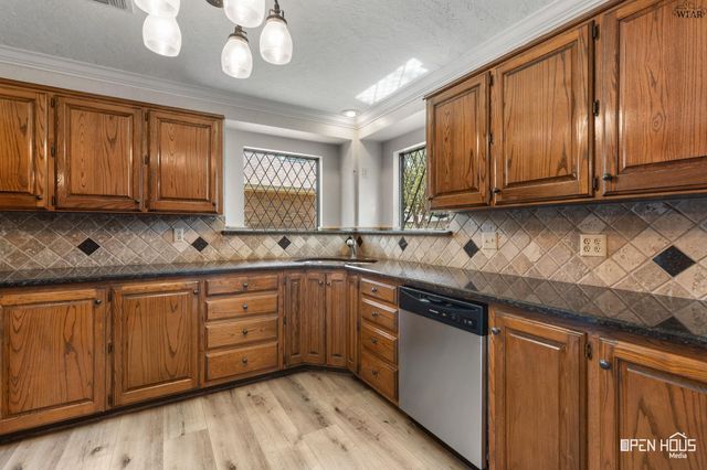 808 ARAPAHO DRIVE, Burkburnett, TX 76354