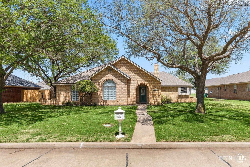 808 ARAPAHO DRIVE, Burkburnett, TX 76354