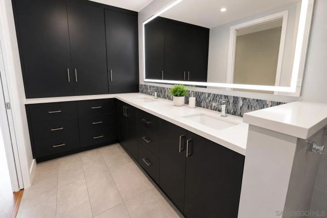 1205 Pacific Hwy 2906, San Diego, CA 92101