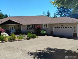 341 E Rainier Court, Allyn, WA 98524