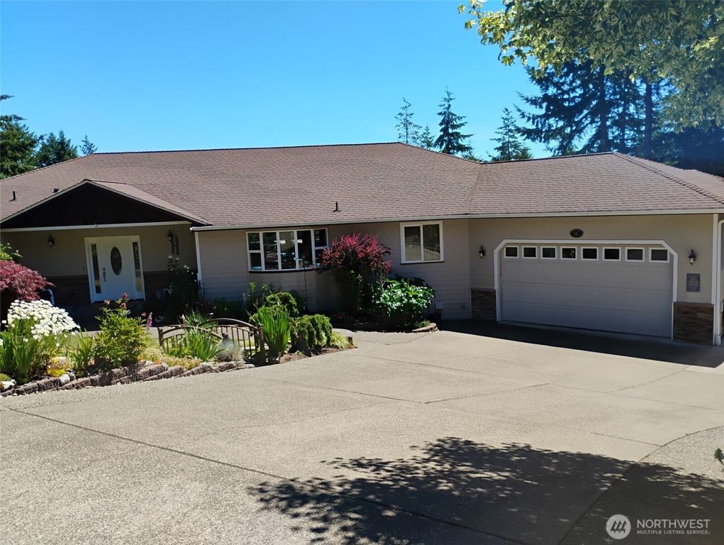 341 E Rainier Court, Allyn, WA 98524