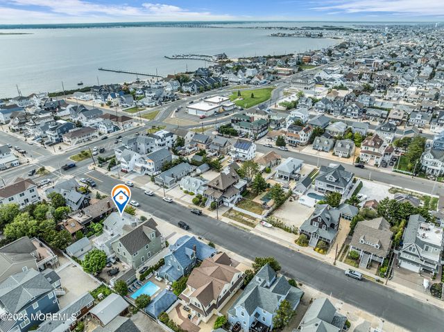 39 8th Avenue, Seaside Park, NJ 08752