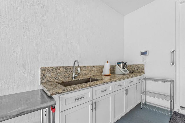 1011 WILLOW Place, Riviera Beach, FL 33410