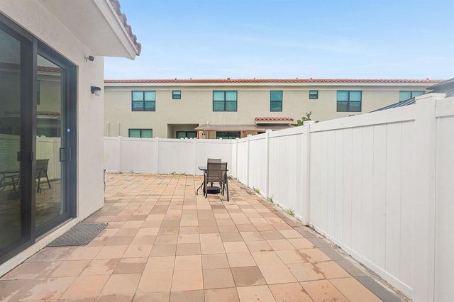 1011 WILLOW Place, Riviera Beach, FL 33410