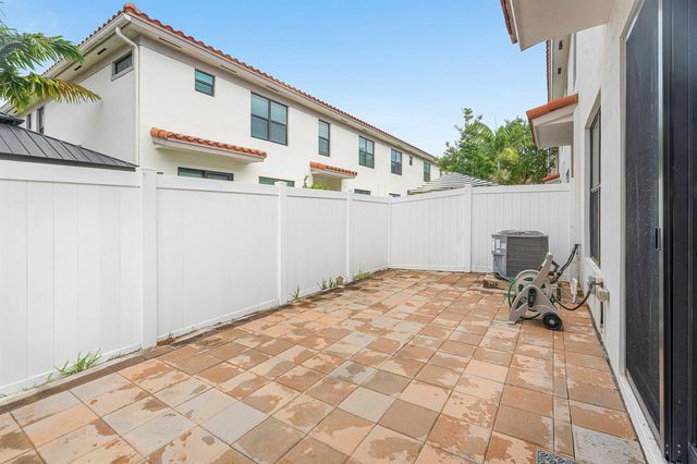 1011 WILLOW Place, Riviera Beach, FL 33410