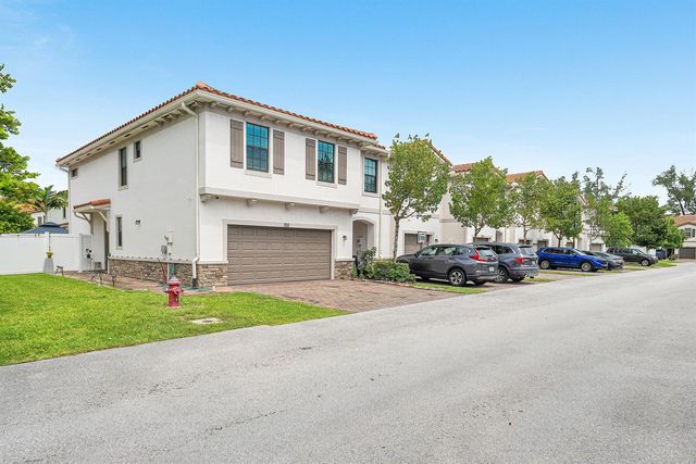 1011 WILLOW Place, Riviera Beach, FL 33410