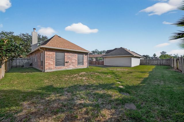2834 Martina Drive, Friendswood, TX 77546