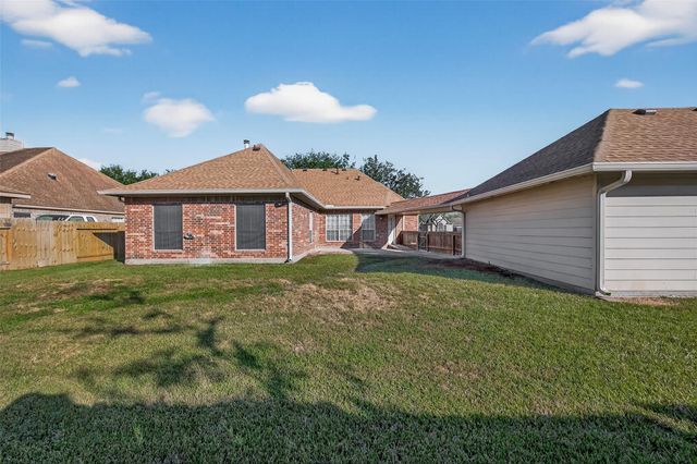 2834 Martina Drive, Friendswood, TX 77546