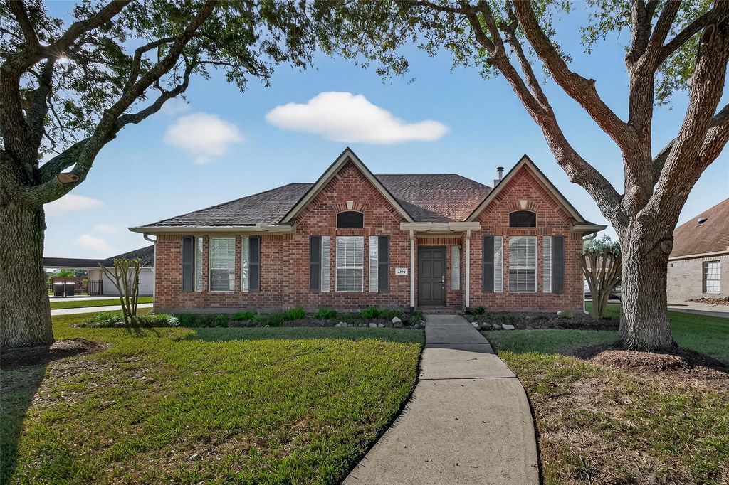 2834 Martina Drive, Friendswood, TX 77546