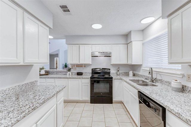 213 Willoughby Drive, Richmond, TX 77469