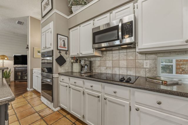 4433 Carolina Street, Grand Prairie, TX 75052
