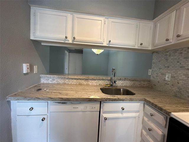 714 Bering Drive 36, Houston, TX 77057