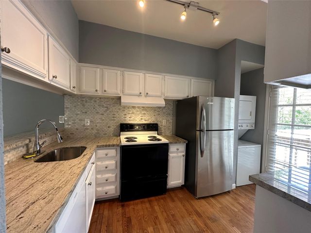 714 Bering Drive 36, Houston, TX 77057