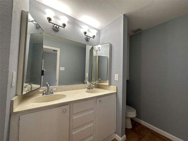 714 Bering Drive 36, Houston, TX 77057