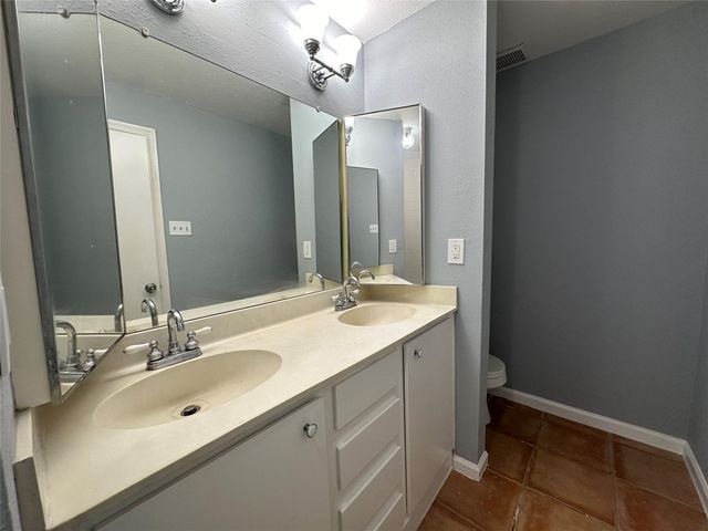 714 Bering Drive 36, Houston, TX 77057