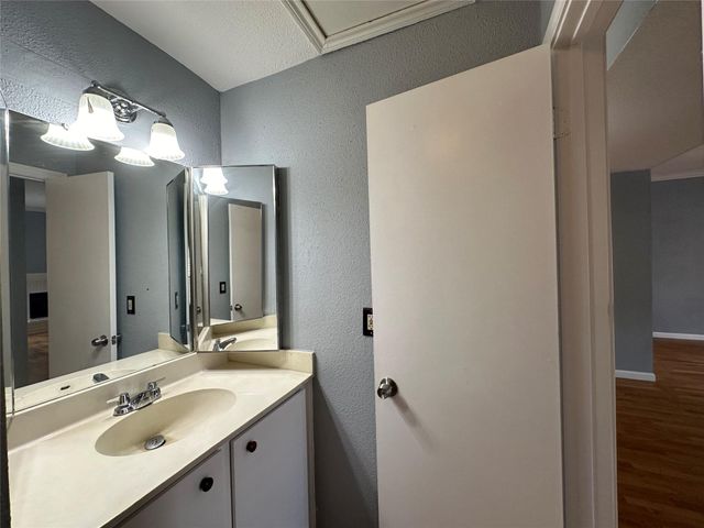 714 Bering Drive 36, Houston, TX 77057