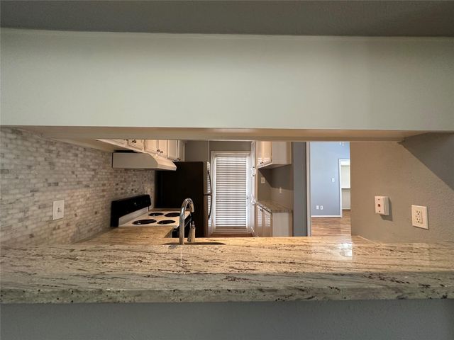 714 Bering Drive 36, Houston, TX 77057