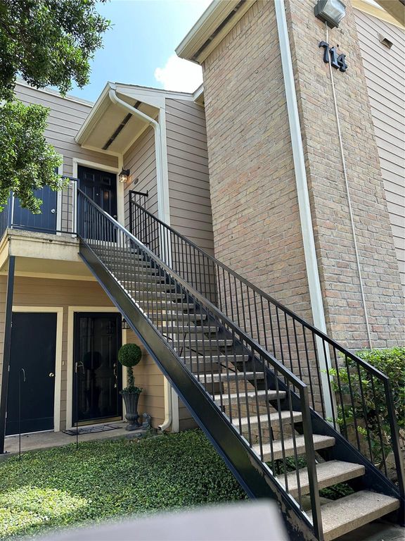 714 Bering Drive 36, Houston, TX 77057