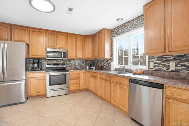 199 Old Sylvan Lake Road, Hopewell Junction, NY 12533
