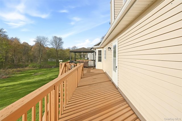 199 Old Sylvan Lake Road, Hopewell Junction, NY 12533