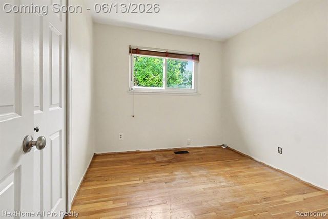 14242 Park Street, Livonia, MI 48154
