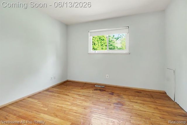14242 Park Street, Livonia, MI 48154