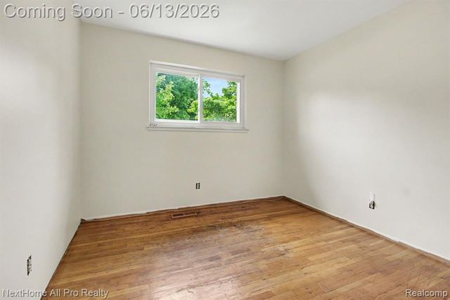 14242 Park Street, Livonia, MI 48154