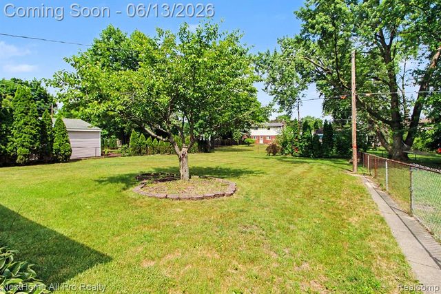 14242 Park Street, Livonia, MI 48154
