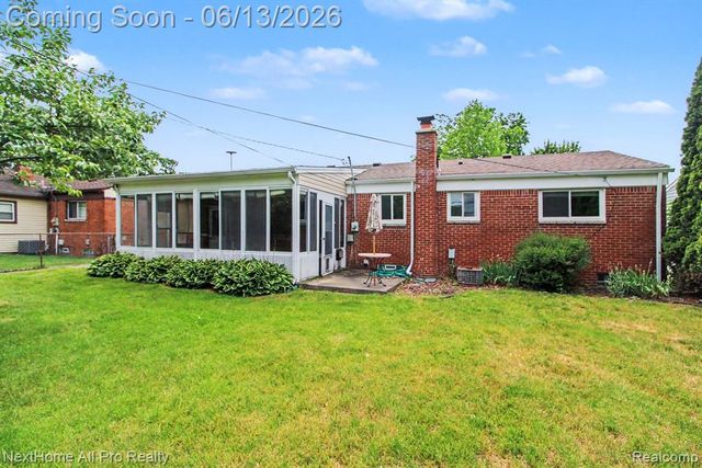 14242 Park Street, Livonia, MI 48154