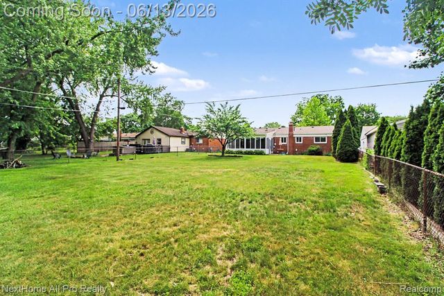 14242 Park Street, Livonia, MI 48154