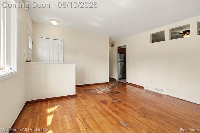 14242 Park Street, Livonia, MI 48154